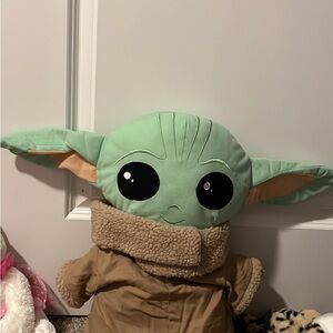 Baby yoda plushie